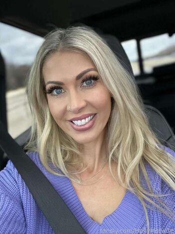 Holly Hotwife