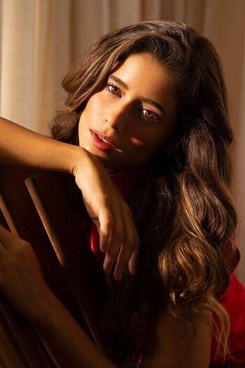 Isadora Cruz