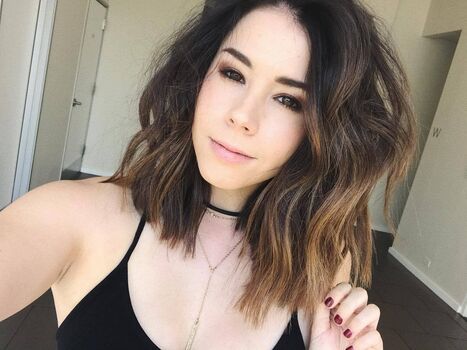 Jillian Rose Reed