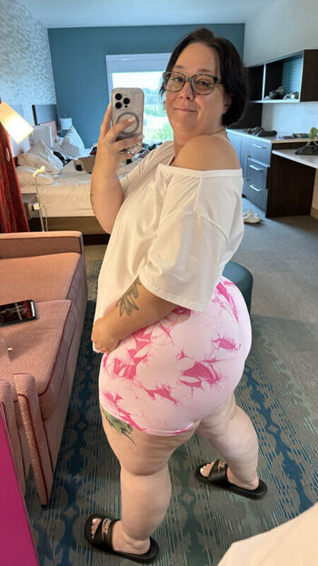 Full leaked Juicymommat private onlyfans photo
