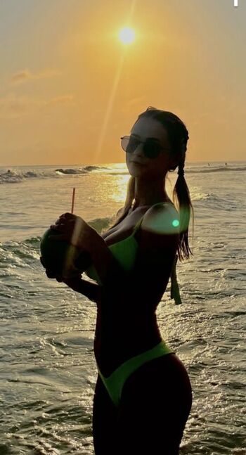 Juliaa Off