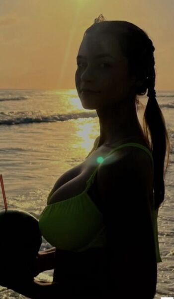 Juliaa Off