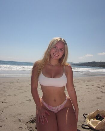 Full leaked Kayleek private onlyfans photo