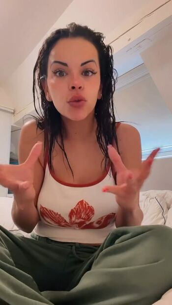 Kelly Cruz