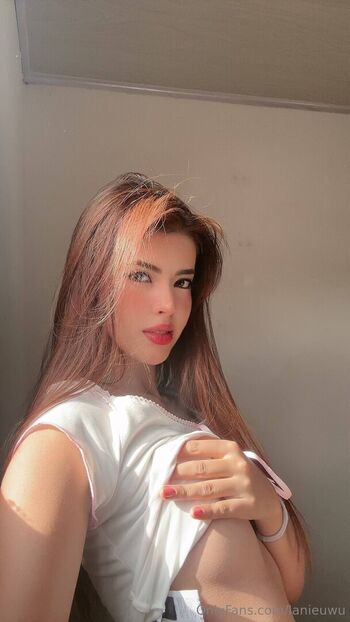 Full leaked Lanieuwu page private onlyfans photo