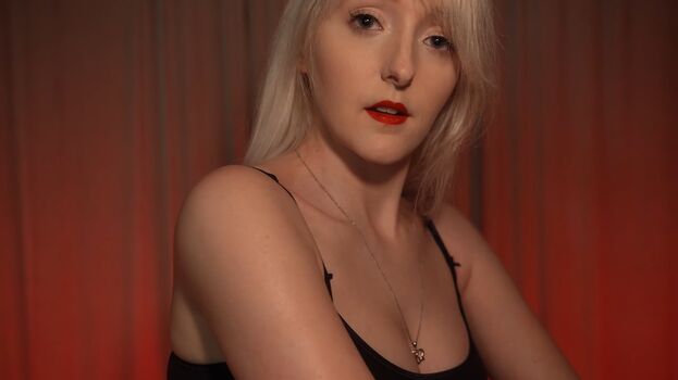Full leaked Laura lemurex private onlyfans photo