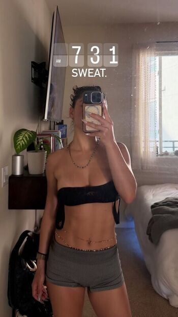 Full leaked Lea crigger private onlyfans photo