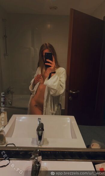 Full leaked Lea wcet private onlyfans photo