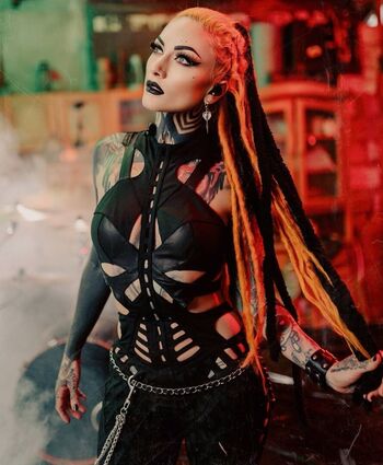 Lena Scissorhands