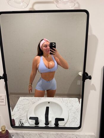 Lexis Deanna