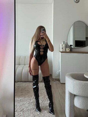 Full leaked Loeni hadi private onlyfans photo