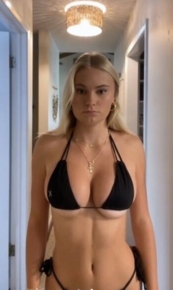 Full leaked Makenaheustis private onlyfans photo