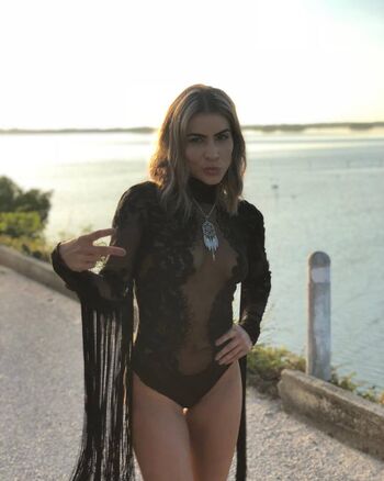 Maria León