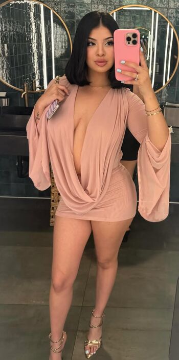 mia_krystal