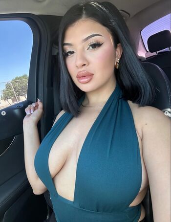 mia_krystal