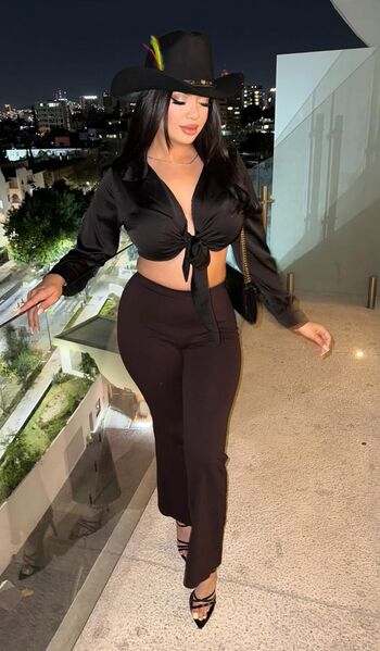 mia_krystal