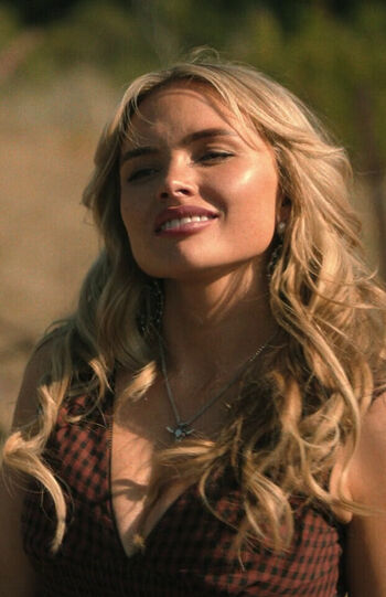 Natalie Alyn Lind