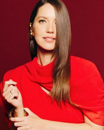 Nathalia Dill