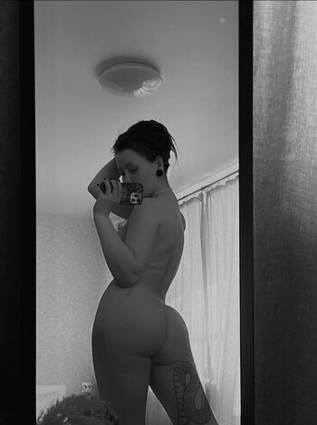 Naydanova