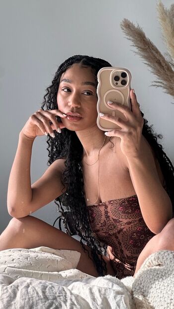 Nia Simone