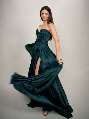 Nina Dobrev