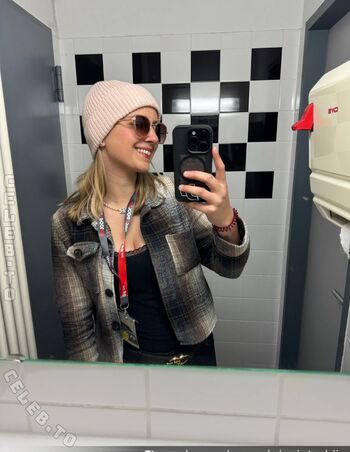 Full leaked Quietschiie private onlyfans photo