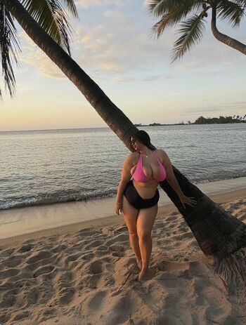 Full leaked R mhia private onlyfans photo