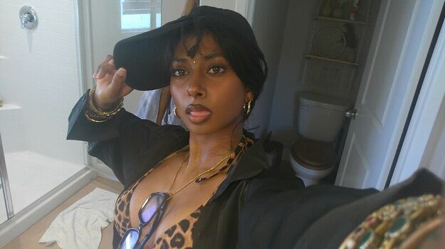Full leaked Rahtitouillee private onlyfans photo
