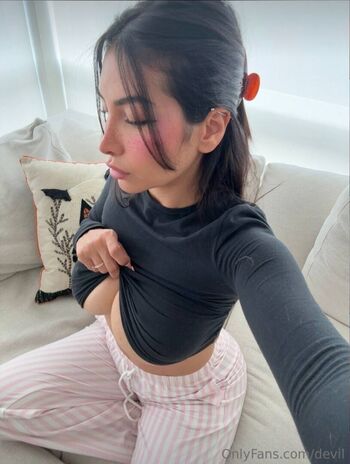Full leaked Rileyyrawrr private onlyfans photo