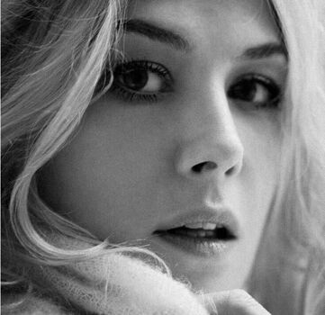 Rosamund Pike