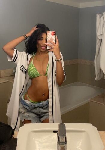 Shakira Bash