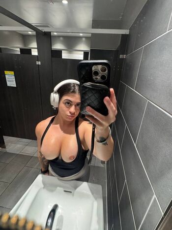 Full leaked Shaniavalero private onlyfans photo