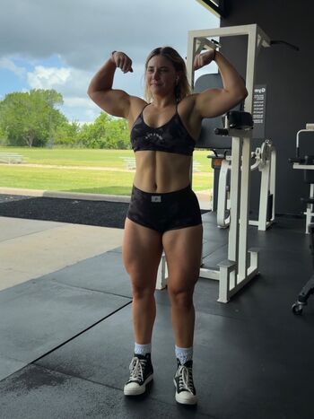 Strong AND Curvy Women