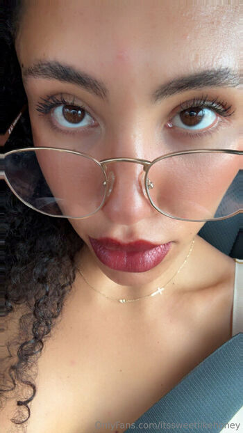 Full leaked Sweetlikehoney private onlyfans photo