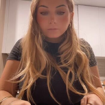 Full leaked Tatiezelman private onlyfans photo