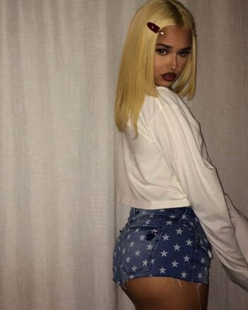 Tommy Genesis
