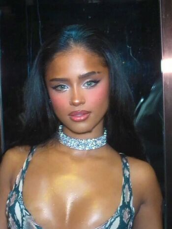 Full leaked Emilybrowm/ private onlyfans photo