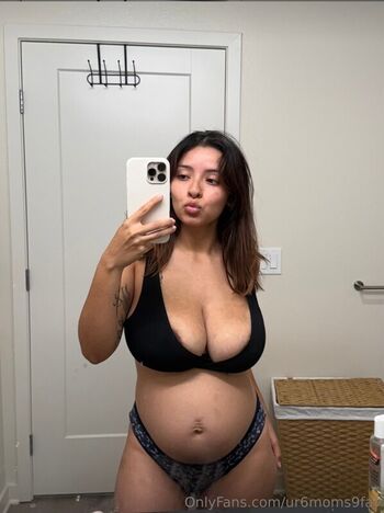 Full leaked Urmomsfavs private onlyfans photo