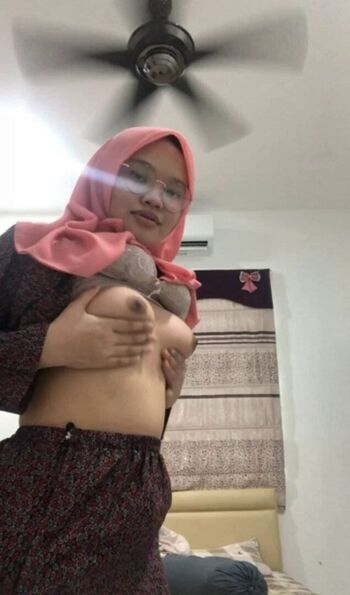 Full leaked Urmomnerdy private onlyfans photo
