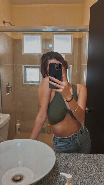 Full leaked Venusrahek private onlyfans photo