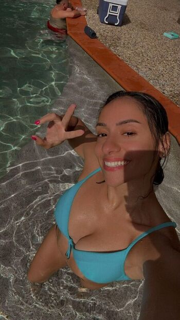 Violeta Dee