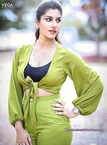 Full leaked Vishnu priya bhimeneni private onlyfans photo