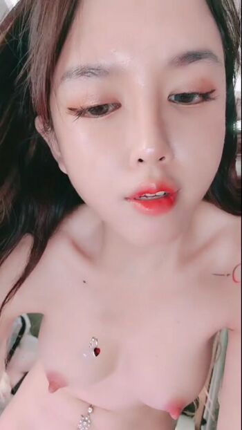 Full leaked Leona mia/ private onlyfans photo