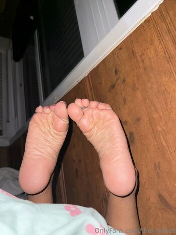 YiyiFeet