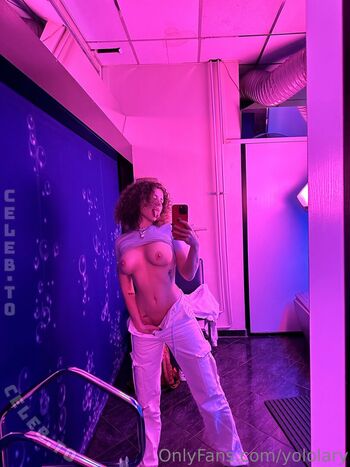 Full leaked Yololary private onlyfans photo