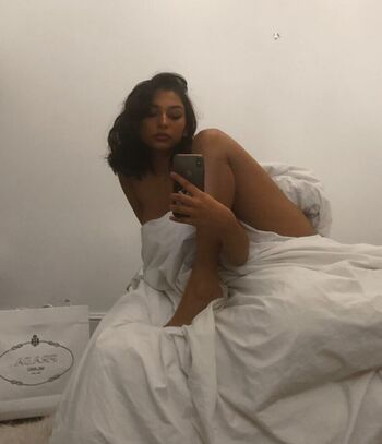 Full leaked Zaina sarah private onlyfans photo