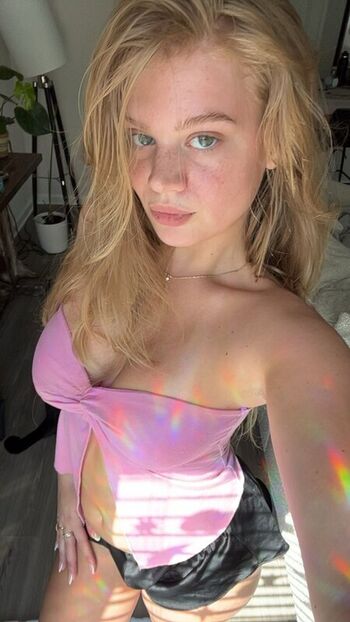 Full leaked Zoluvsu private onlyfans photo